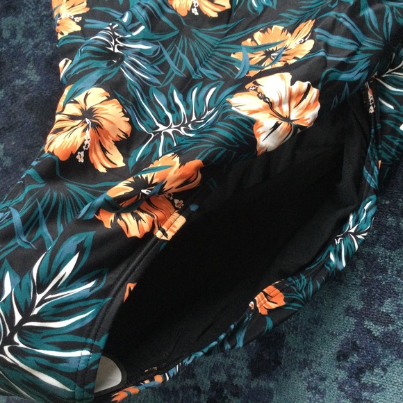 Lole Swim Suit Size 16 One Piece Halter For big booties only - Picture 3 of 7